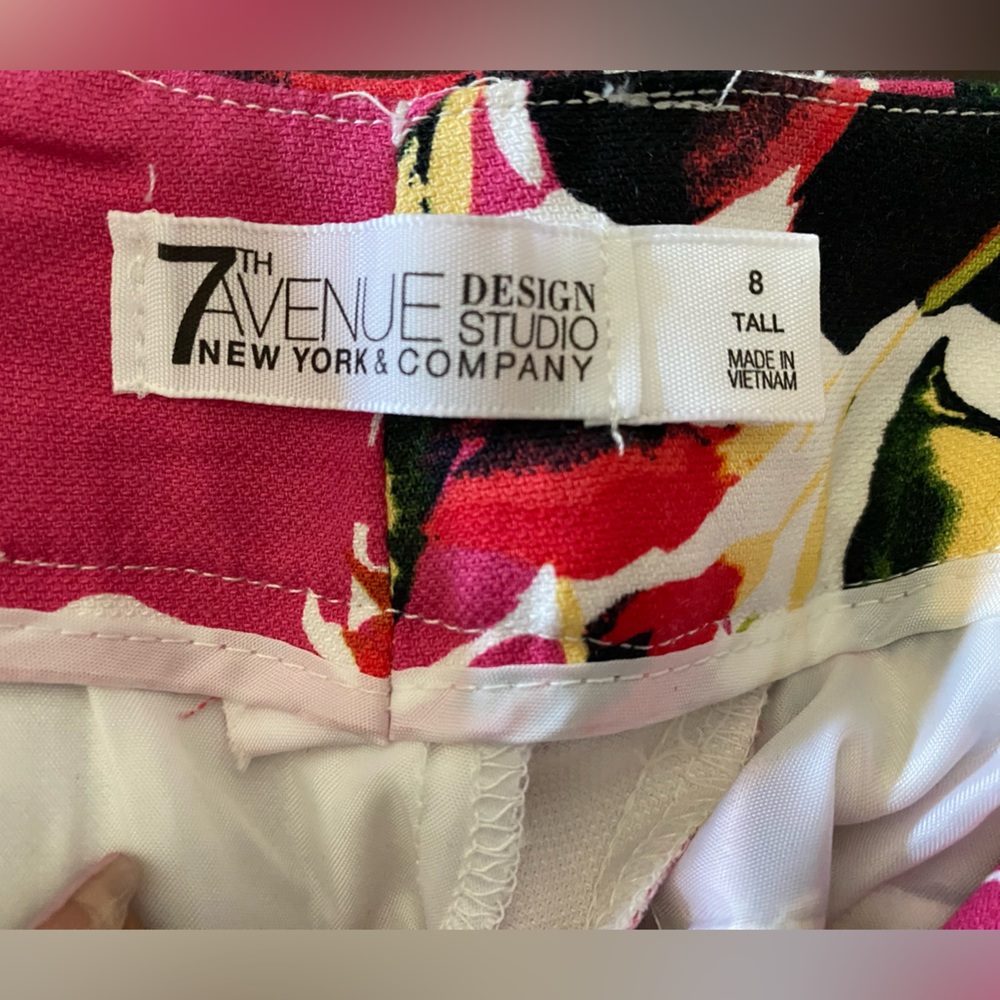 BRAND NEW. NEVER WORN. FLORAL WIDE LEG SLACKS. 8Tall